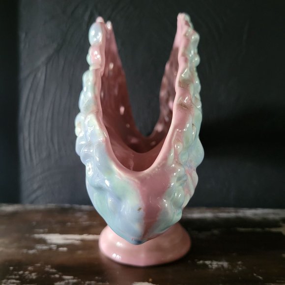 Vintage Royal Haeger Vase / Planter Fan Basket, Pink and Blue Royal Haeger - Picture 2 of 10